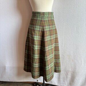 1950s-1970s Green Brown Wool Plaid Flare Skirt 28 Waist